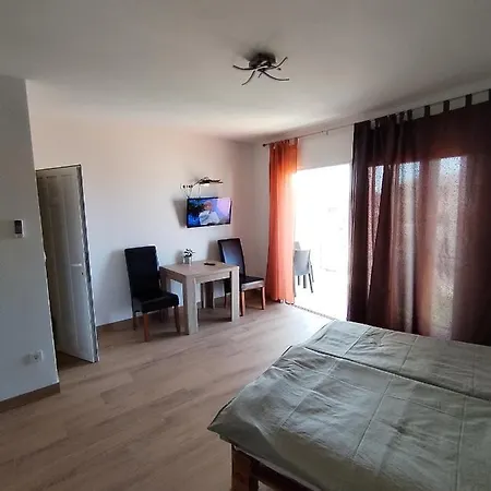 Stonewood Dalmacija * Primosten